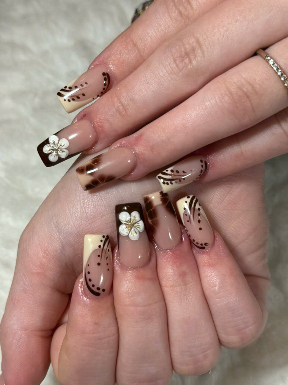 short square nails brown